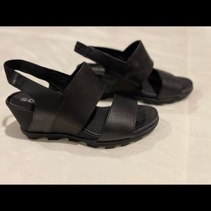Womens sorel sandals 11